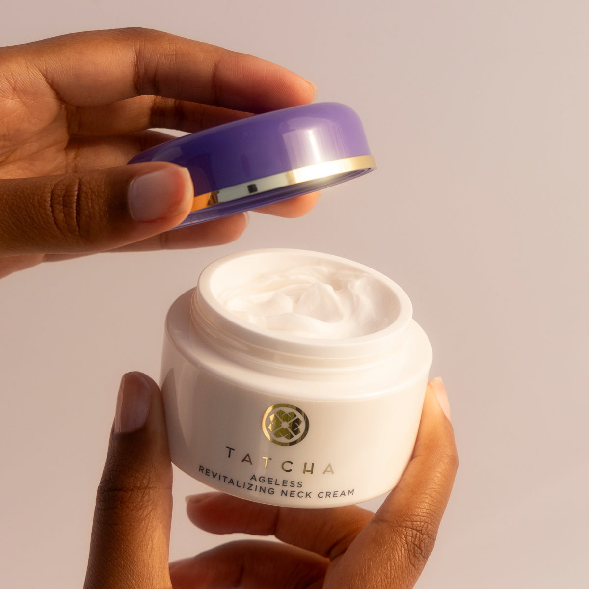 AgelessNeckCream-pdp-Model-Hand-1200x1200_ec01a3b1-f216-4b93-b6ab-2f848a3f8c2f.jpg