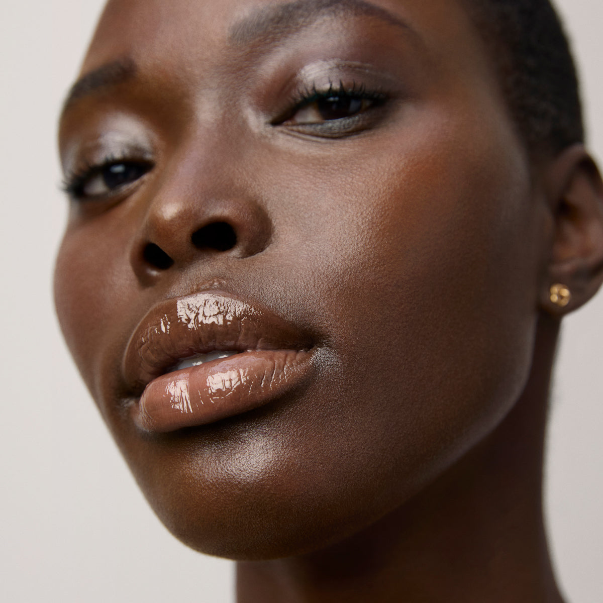 KissuLipMask-Aug26-Ppage-ModelSkinFinish_c5da6c14-e771-4efb-bd35-d243e6a79c75.jpg