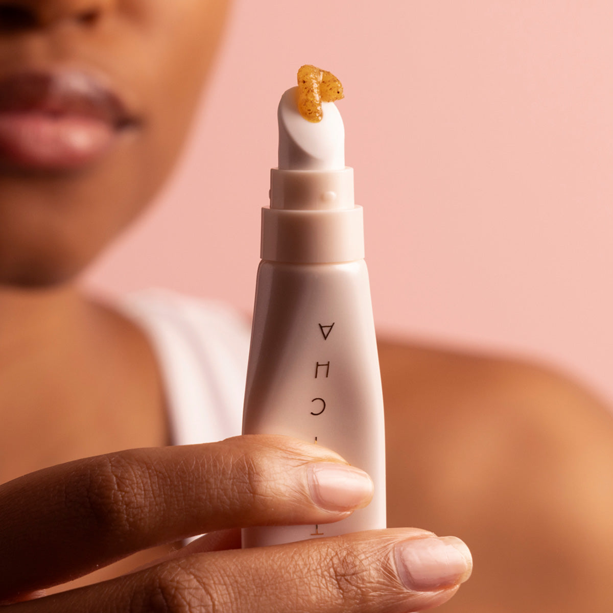 KissuLipScrub-pdp-Applicator-1200x1200_0e6c6b42-48f7-444c-b73e-3487084d6043.jpg