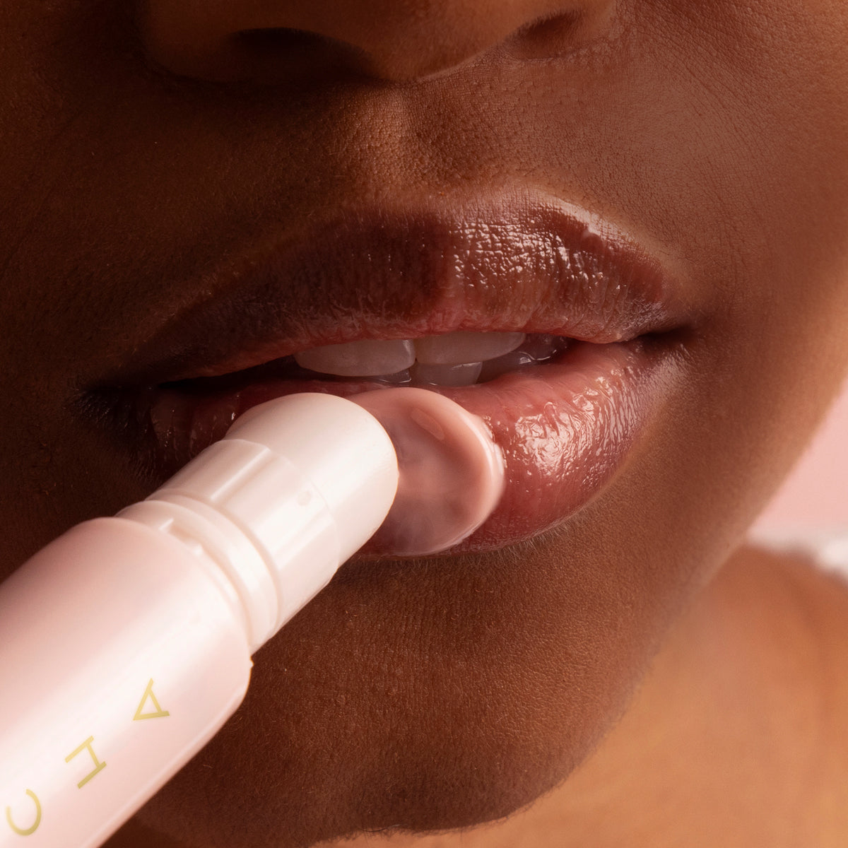 KissuLipTreatment-pdp-HowToUse-1200x1200_bbee34bb-1010-4479-bc2c-f445c9b1ae8b.jpg