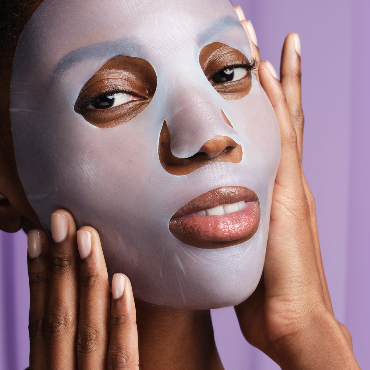 LuminousDeepHydrationLiftingMask-pdp-HowToUse-model-1200x1200_c023ba38-2c0b-441b-9627-c759a890e041.jpg
