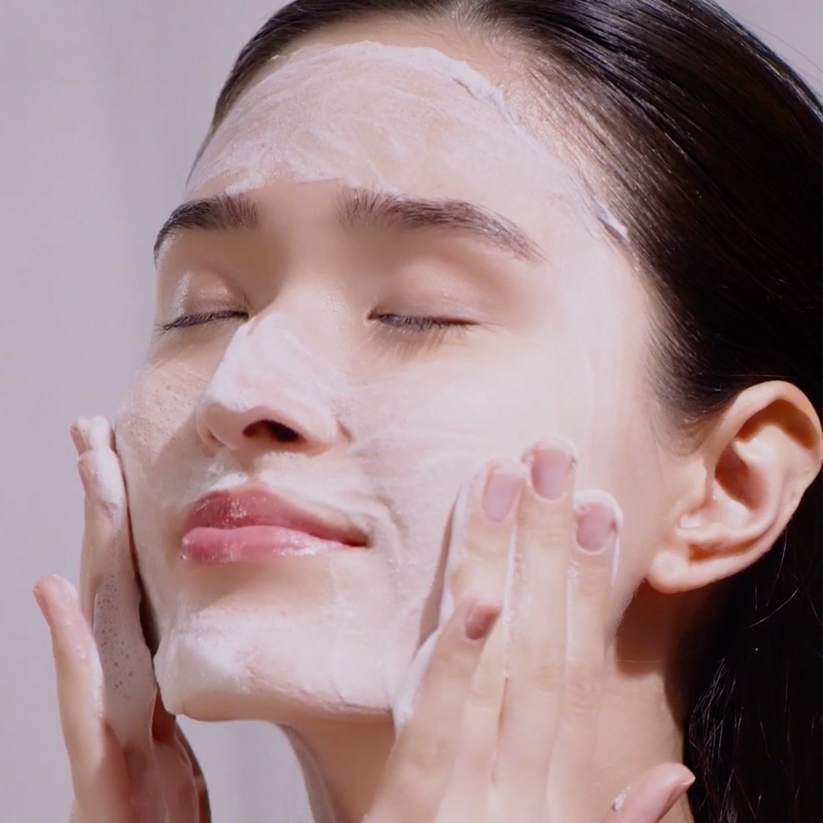 RicePolishClassic-pdp-ModelFace-1200x1200_59a8cb57-d9c1-4d12-ba94-4e3907496ff5.jpg