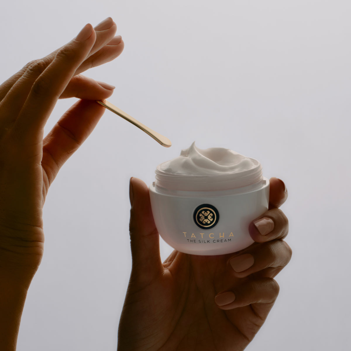 SilkCream-Aug26-Ppage-HandHold_d9b76b90-564b-4465-b060-7fd644132031.jpg