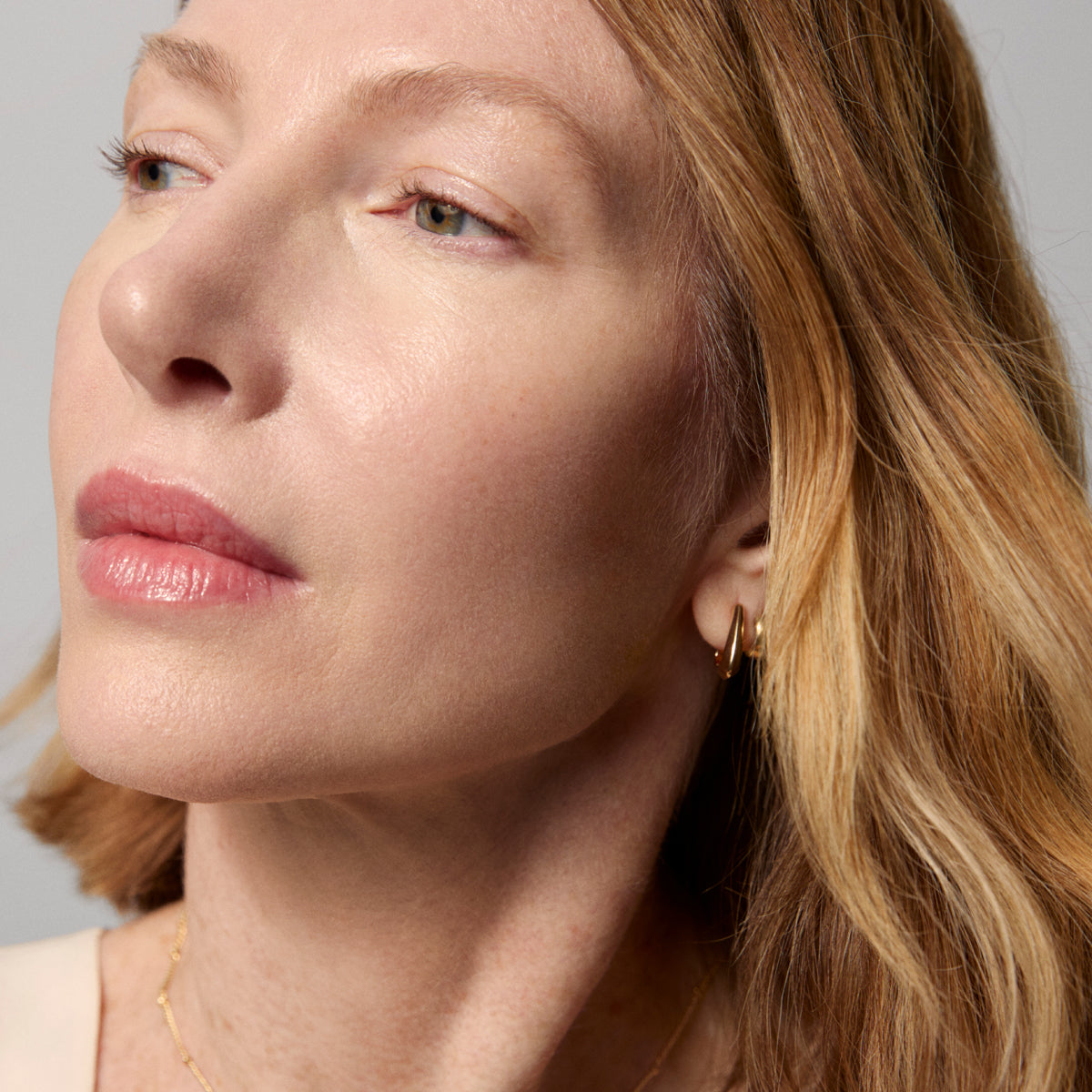 SilkCream-Aug26-Ppage-ModelSkinFinish_cb166916-ef19-47e1-a2b3-31a06cbda58e.jpg