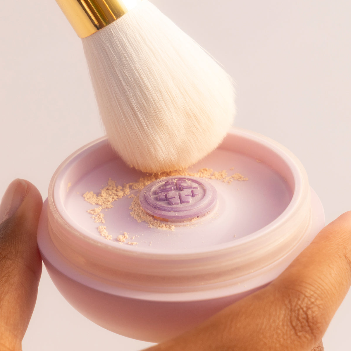 SilkPowder-pdp-FullSize-Lifestyle-1200x1200_c6db5177-0ec8-4e76-b9b7-2249717ec1e6.jpg