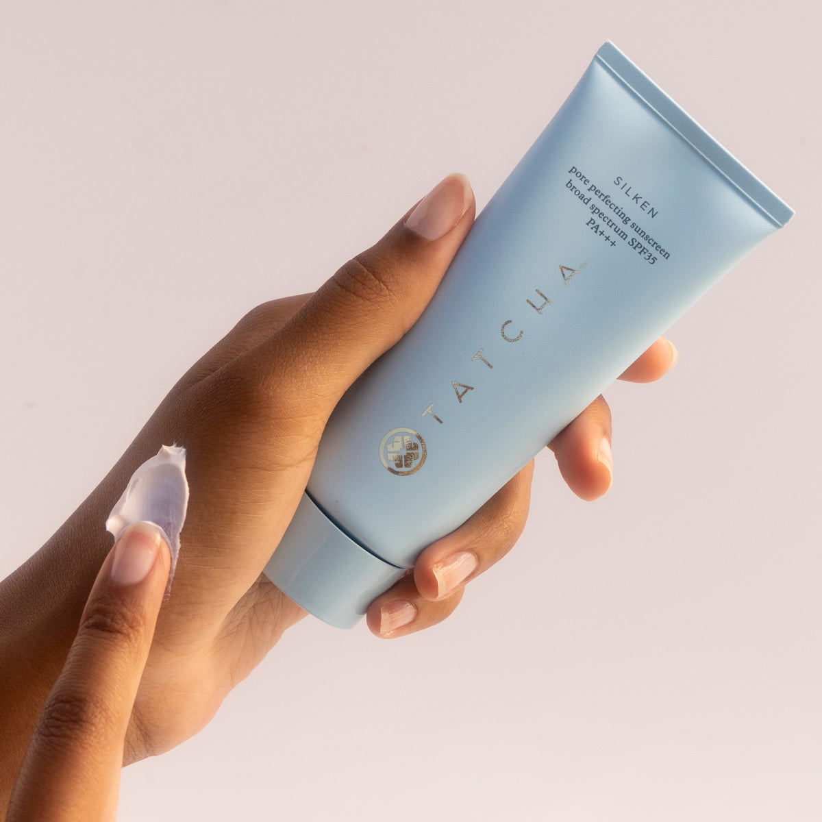 SilkenPorePerfectingSunscreen-1-FS-1-Lifestyle_ef118e71-43f7-46ac-a03b-979f8c887114.jpg